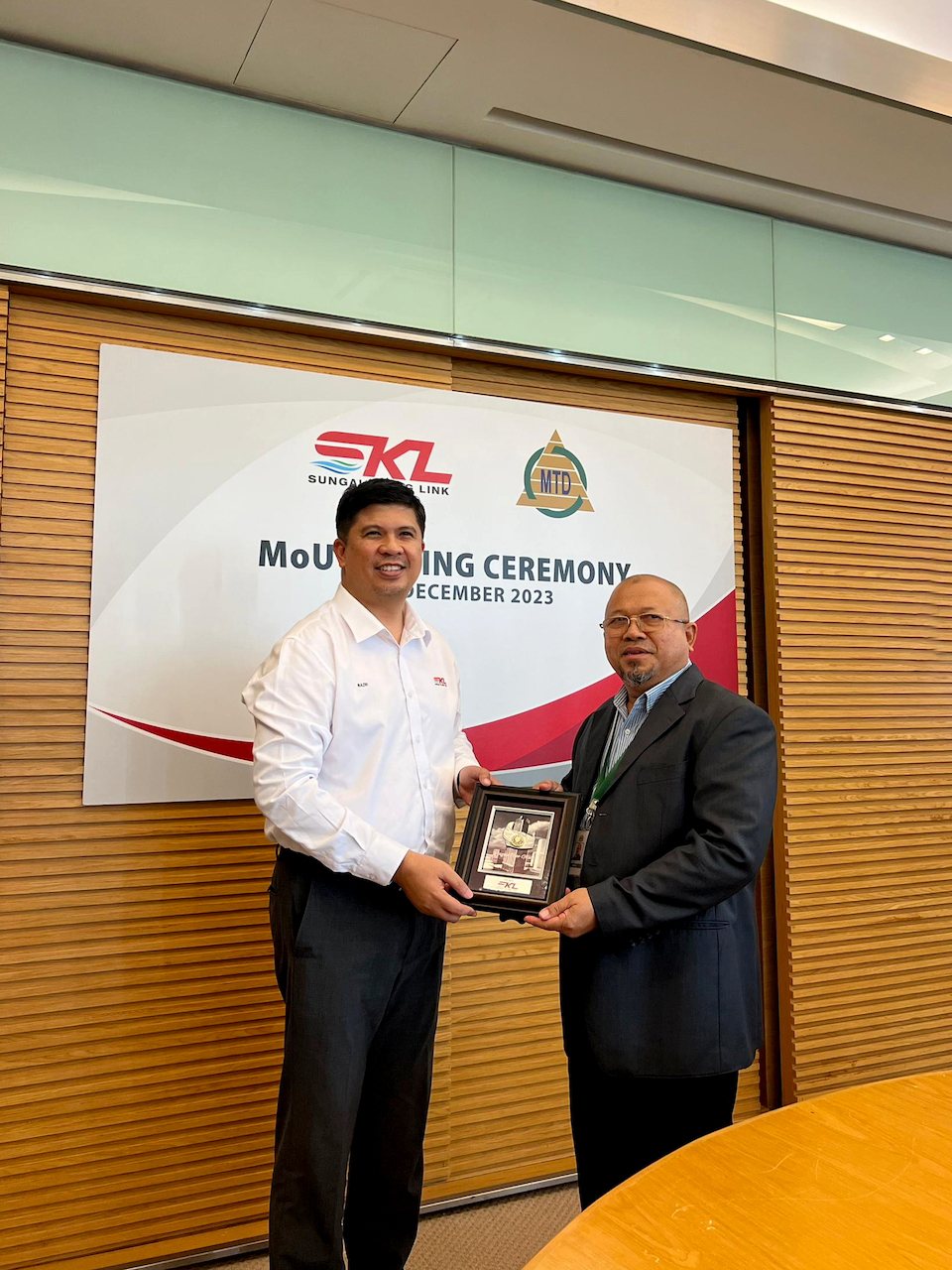 On 15th December 2023, Sungai Klang Link signed an MoU with MTD Construction to construct the 53-km highway along Sungai Klang.