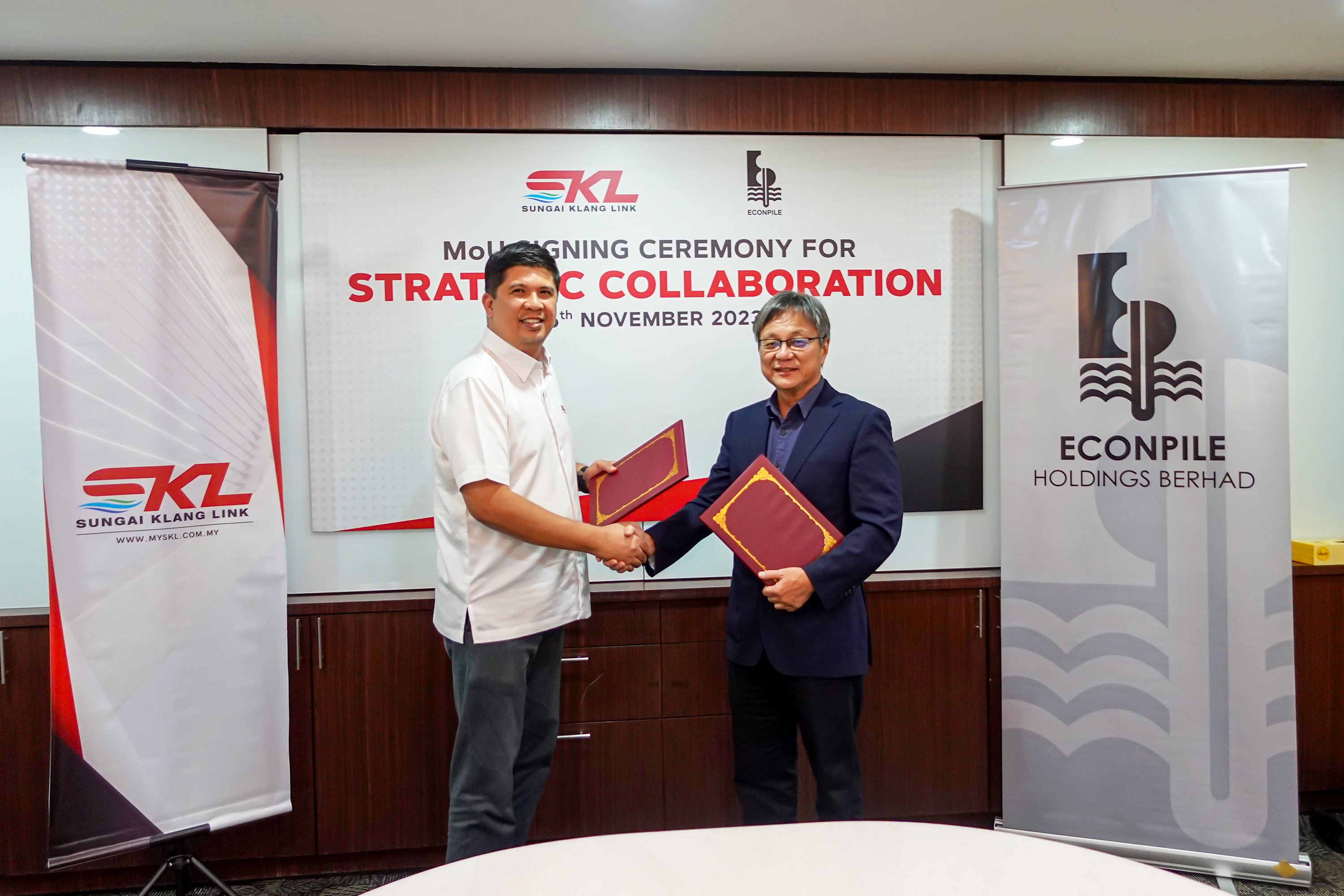 On 7th November 2023, SKL signed an MOU with Econpile to carry out                                         construction works for an elevated highway project proposed by SKL to the government.  Datuk Hj Nazri Ismail,                                         MD of Sungai Klang Link (SKL) signed the MOU with Mr Pang Sar,the Group CEO of Econpile.