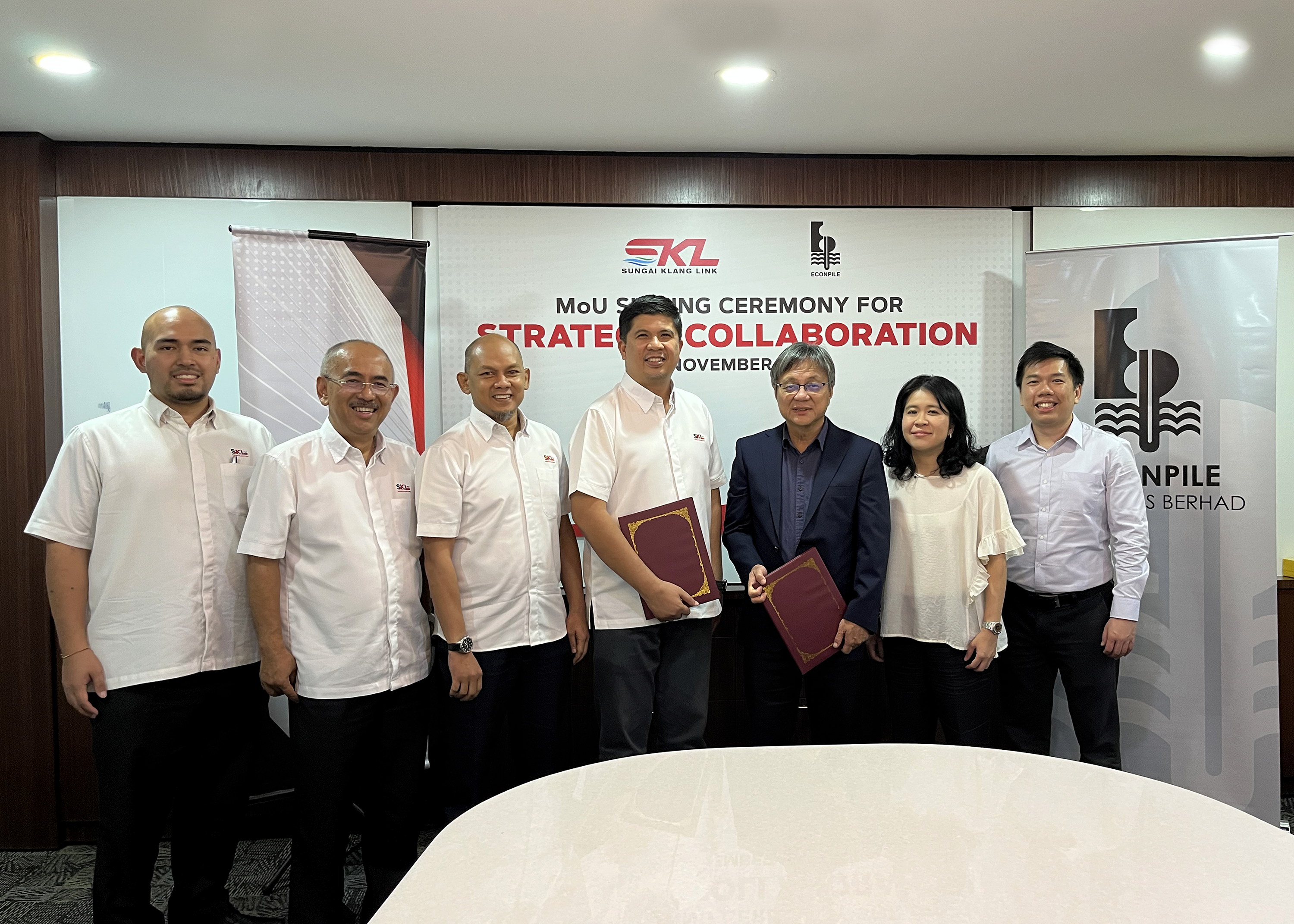 On 7th November 2023, SKL signed an MOU with Econpile to carry out                                         construction works for an elevated highway project proposed by SKL to the government.  Datuk Hj Nazri Ismail,                                         MD of Sungai Klang Link (SKL) signed the MOU with Mr Pang Sar,the Group CEO of Econpile.